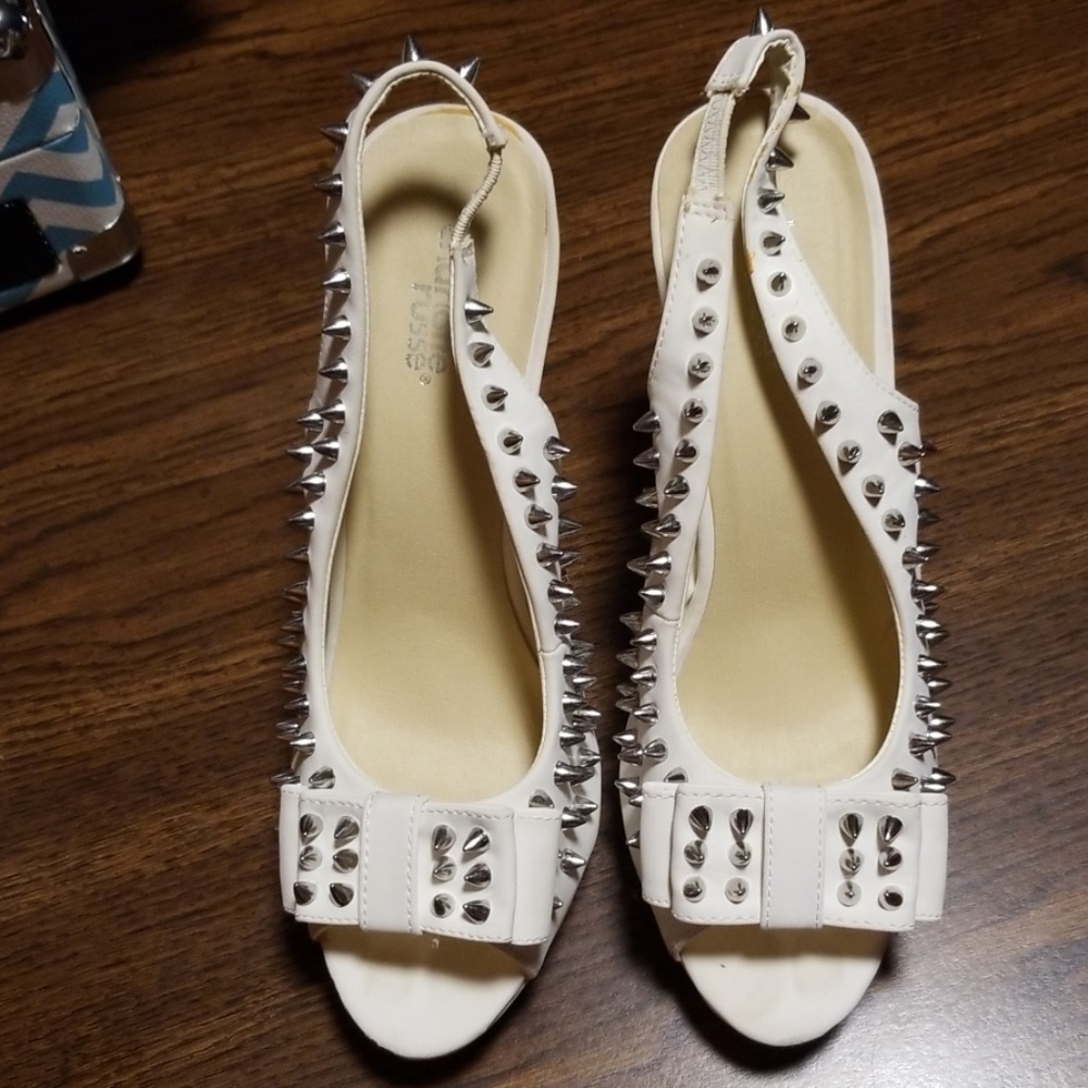 Heels - Picture 2 of 4